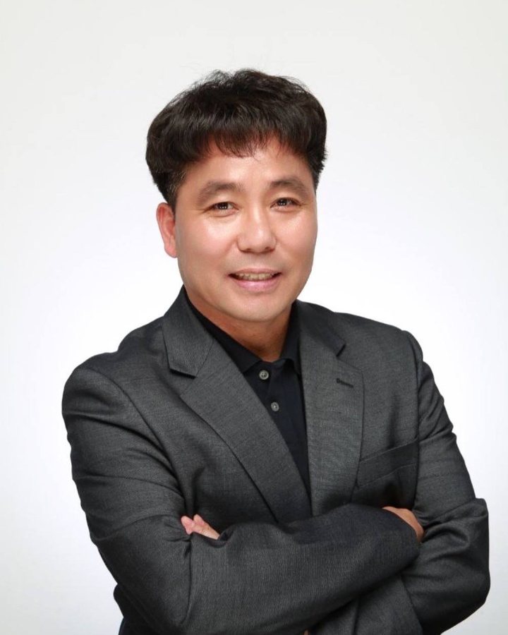 Portrait of Professor Hak-Seon Kim